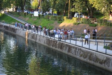 nabrežje ljubljanice, ljubljanica, ladjica, ob ljubljanici, do botaničnega vrta, turizem ljubljana