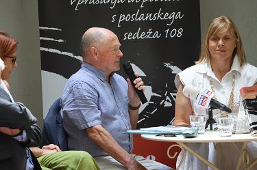 Vprašanja in pobude s poslanskega sedeža 108