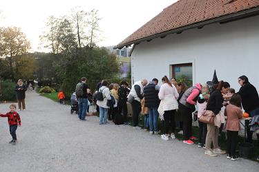 Izrezovanje strahcev iz buč